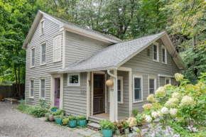Chic Farmhouse Woodstock Saugerties Skiing HITS